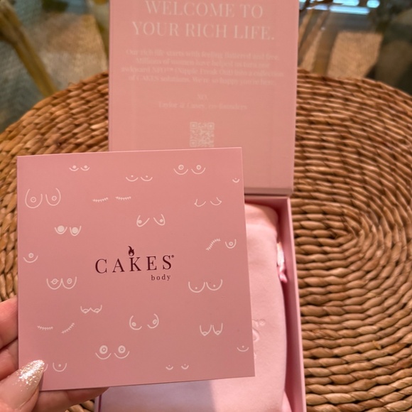 Grippy CAKES Circles by Cakes Body - Size OG (B-DD) - Honey - Picture 3 of 5